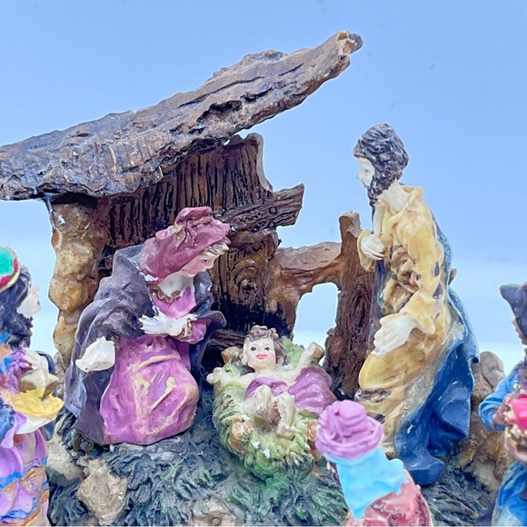 Christmas Village Nativity - Picture 5 of 5